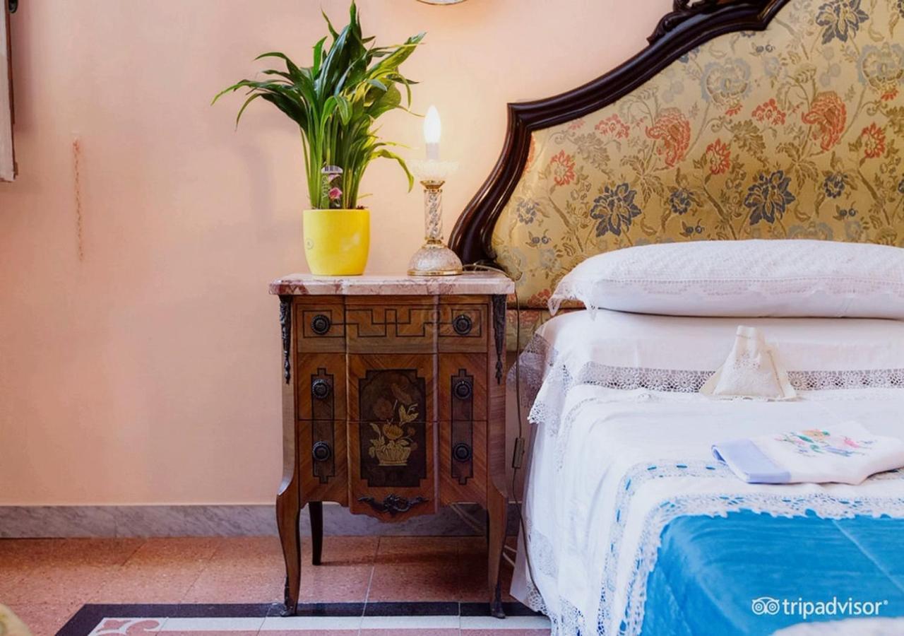 B&B Atmosfere Del Centro Storico Naples Exterior photo